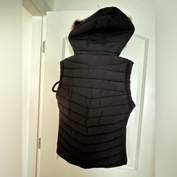 Black vest - Picture 2 of 4